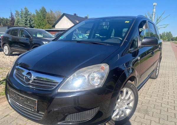 Opel Zafira cena 21900 przebieg: 227000, rok produkcji 2010 z Łuków małe 631